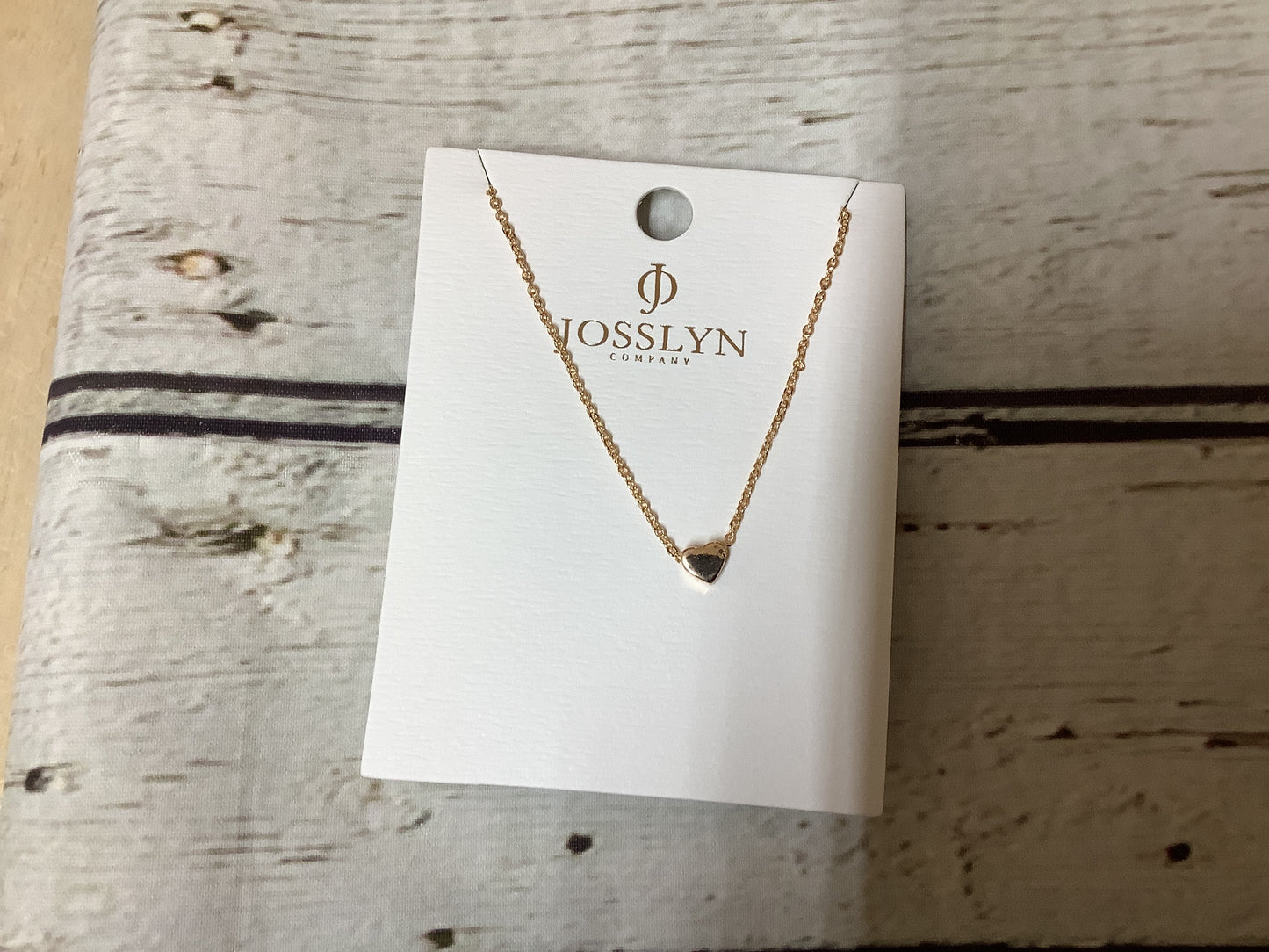 Mini heart necklace