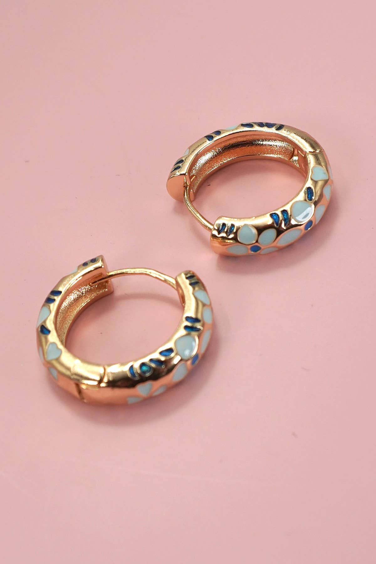COLORFUL ENAMEL FLOWER HUGGIE HOOP EARRINGS | 40E359