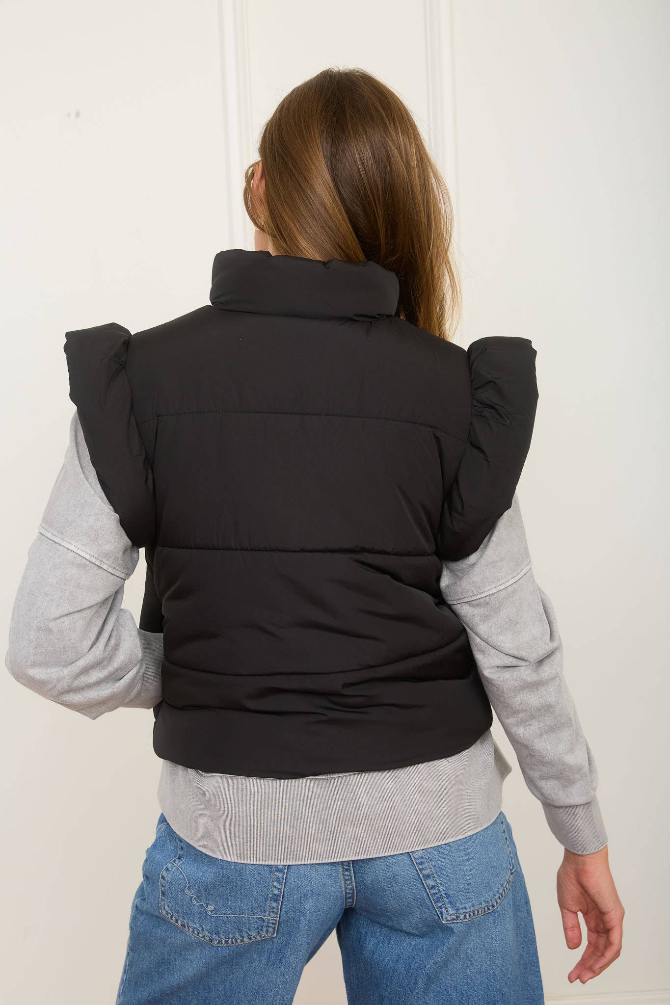 FLUTTER SLEEVE BOW DETAIL ZIP-UP PUFFER VEST