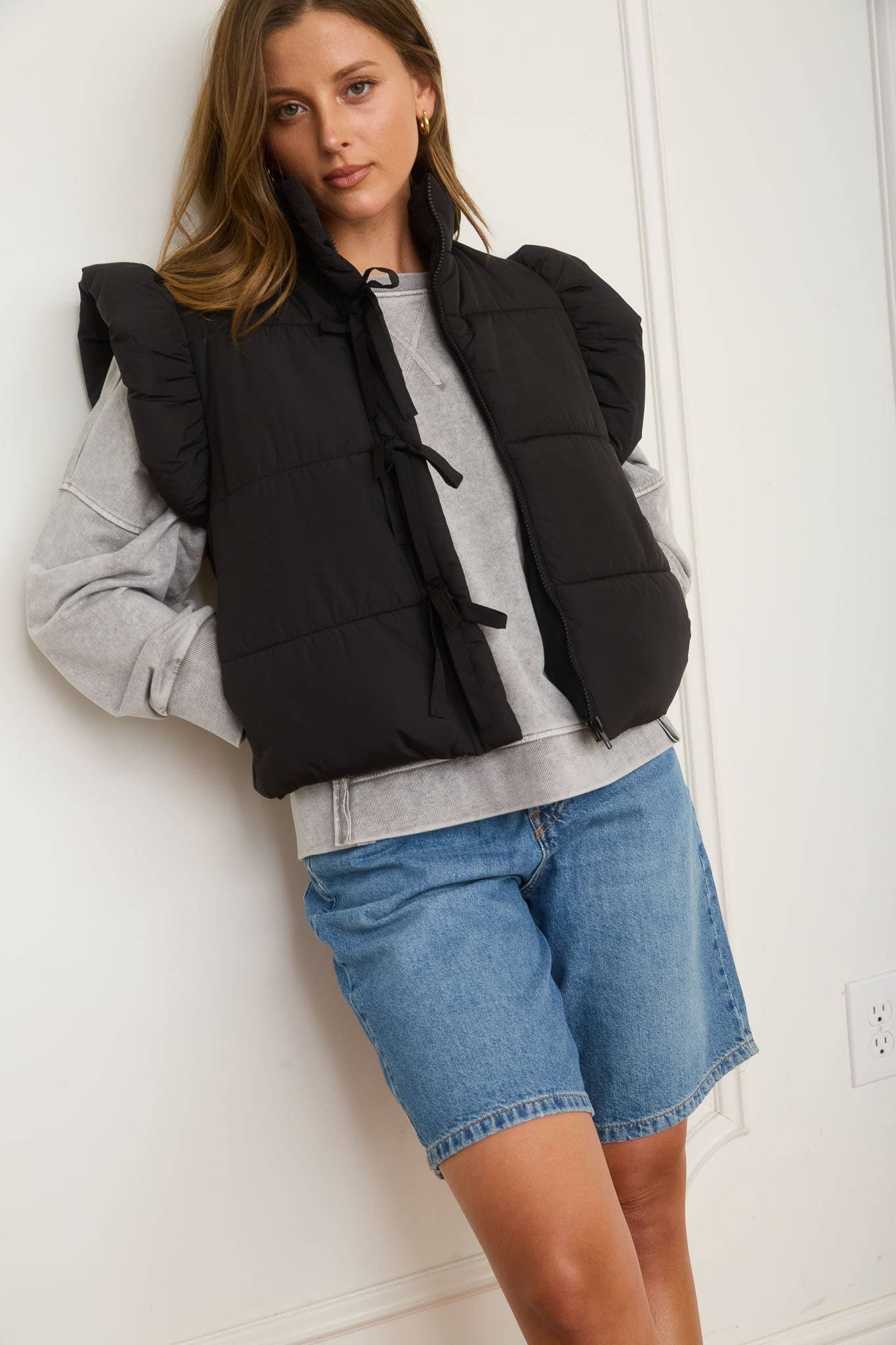 FLUTTER SLEEVE BOW DETAIL ZIP-UP PUFFER VEST