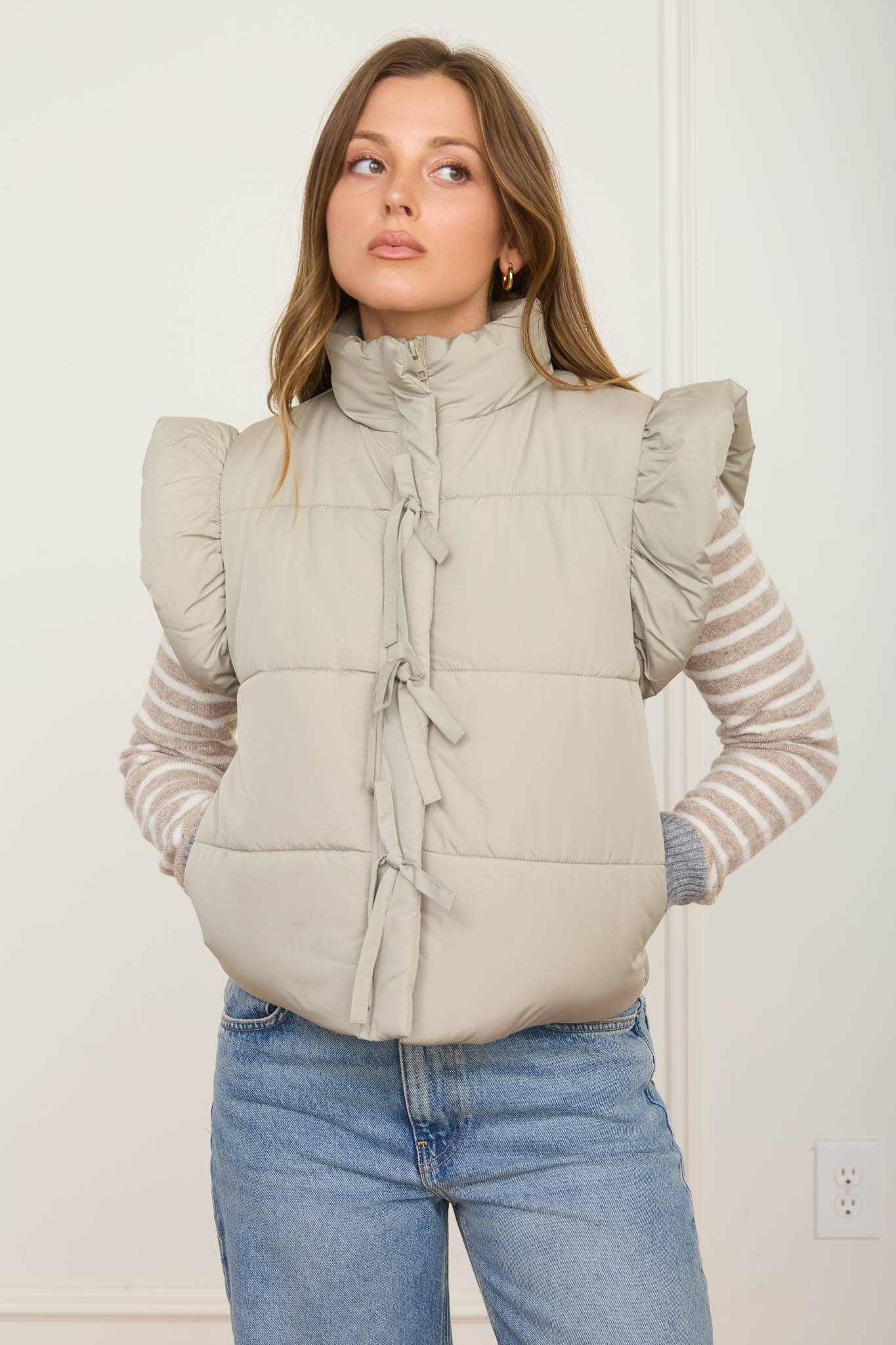 FLUTTER SLEEVE BOW DETAIL ZIP-UP PUFFER VEST