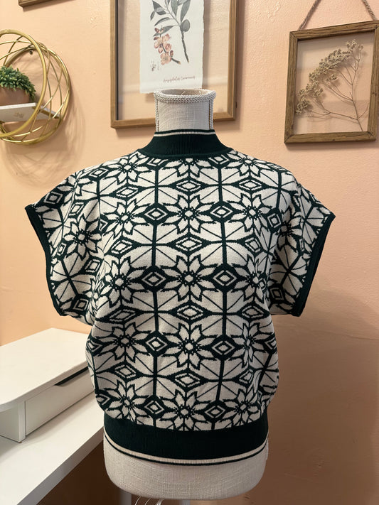 Geometric Pattern Short Sleeve Sweater