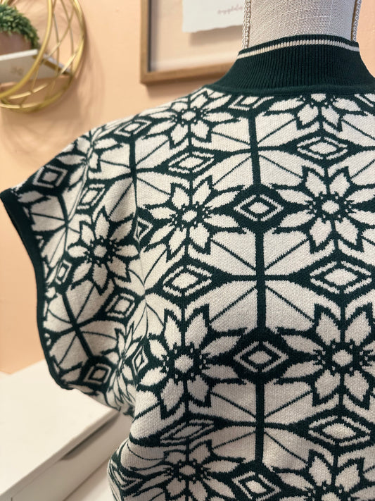 Geometric Pattern Short Sleeve Sweater
