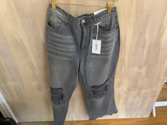 Distressed cropped jeans