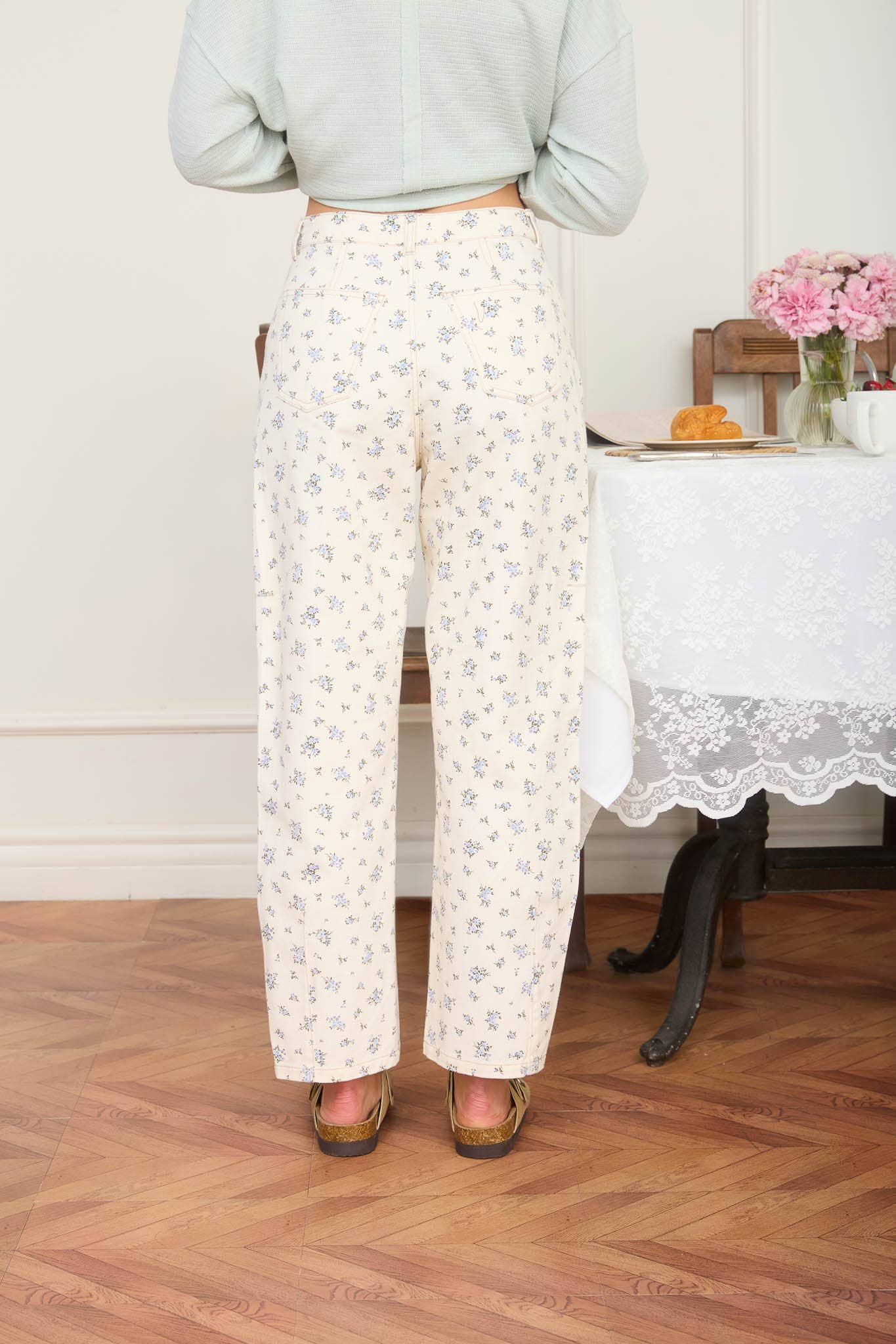 FLORAL ECRU DENIM PATTERN JEANS