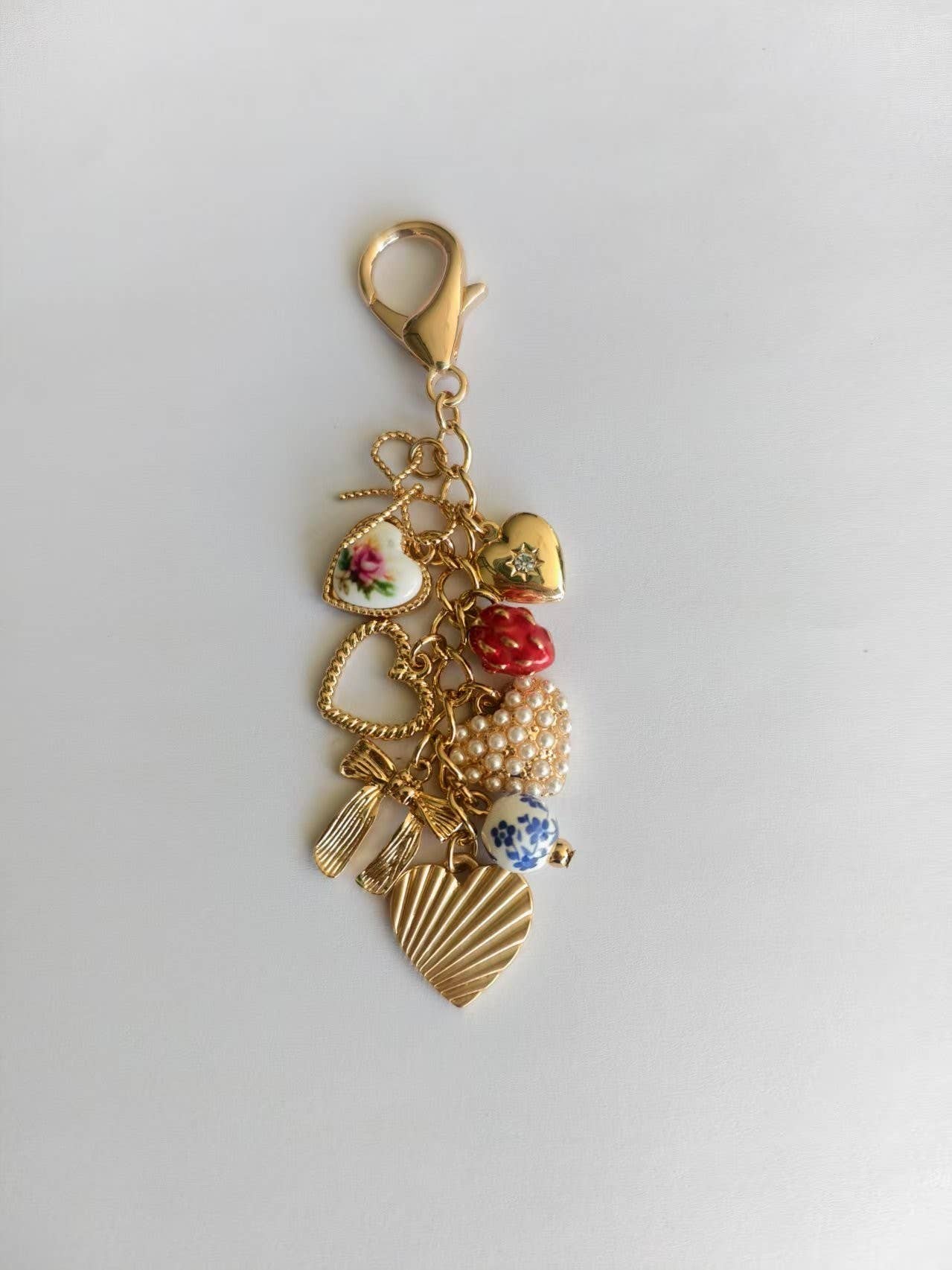 PORCELAIN BOWS HEARTS PEARL STRAWBERRY BAG CHARM | 80K008